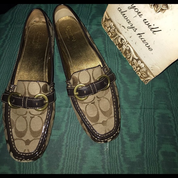 ❌SOLD❌Coach (Sharin) Khaki, signature loafers - Picture 3 of 12